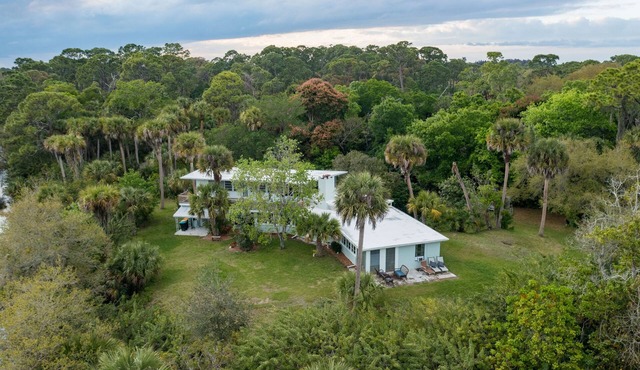 Mid-Century Oasis w/Game Room & Private Patio In The Heart Of Melbourne