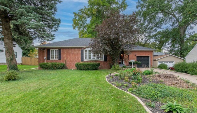 Mid Century ranch central to everything!