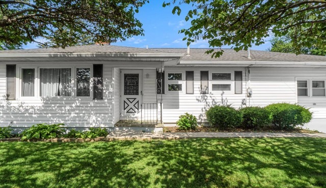 Mid-Century ranch home close to downtown