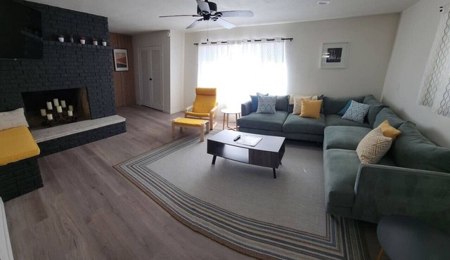 Mid-century rural ranch house minutes to the strip