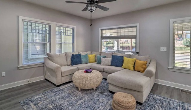 MID CENTURY STYLED HOME - 9 MINUTES FROM MIDTOWN ATLANTA