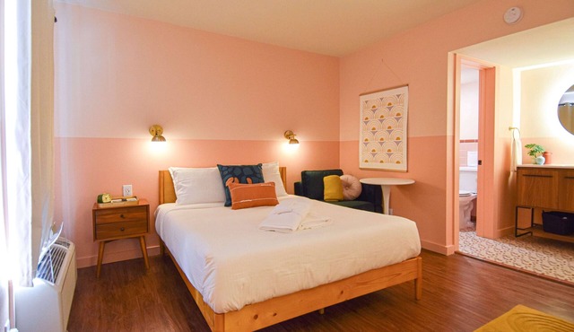 Mid-Century Themed Hotel Room in Fayetteville, AR - The Clementine on College #2