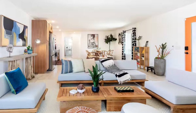 Mid-Century Desert Escape