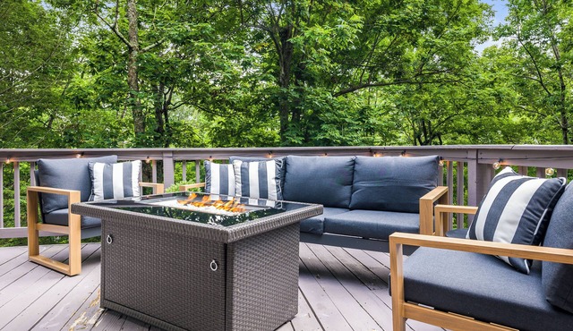 Mid‑Century Retreat Near Breweries Sleeps 12