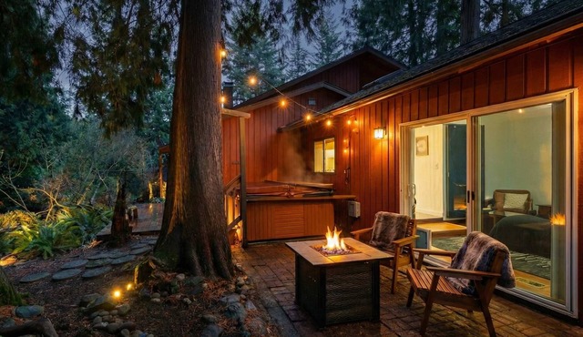 ‼️Mid-Century Zen Retreat w/Hot Tub & BBQ