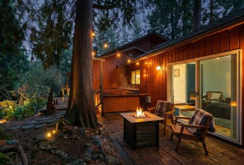 Mid-Century Zen Retreat with Hot Tub & BBQ