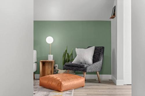 Mid Century Zen Suite. 1 BR. Near DT, C-train.