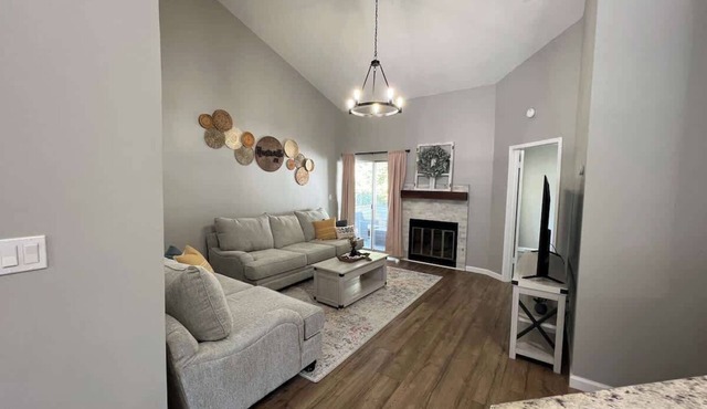 Mid City B&B- 2 bed, 2 bath!