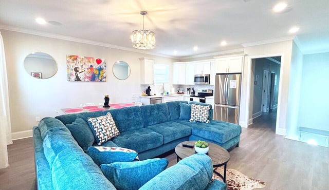 Mid-City Townhouse | Steps to Canal Streetcar