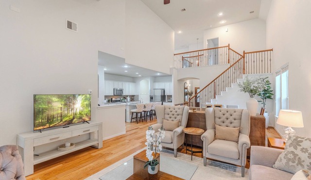 Mid-Forest 5BR Getaway, huge Backyard & BBQ Grill in The Woodlands, TX