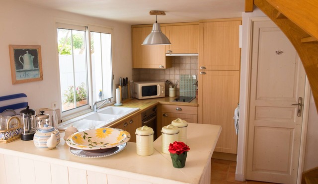 Mid Island Cottage with large sunny garden