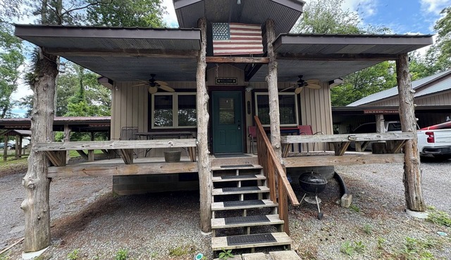 MID LAKE HIDEAWAY, FISHING FAMILY OUTDOOR FUN