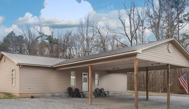 Mid- Lake home, perfect for a group w/lots of boat and truck parking