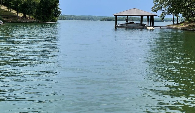 Mid lake, pet friendly 4 bedroom, 3 bath with protected swim area