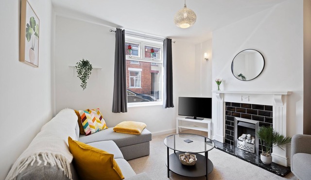 Mid-Long Stay| Contractors | Families | Relocators Free Parking & Fast Wi-FI