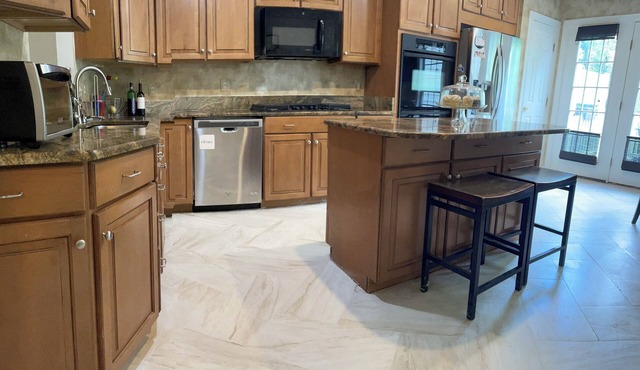 Mid-Long Term Rental villa, pretty location with piano, movie, fitness, trail…