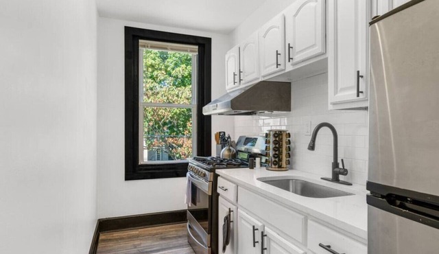 Mid/Long-Term: Spacious 2BR, 1BA Home for 6 Guests