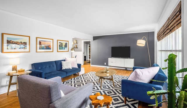 Mid-Mod Lodge - Spacious Single Level Home Minutes Walk to Beach, TART Trail