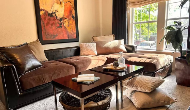 Mid-Mod Serenity with Designer Touches