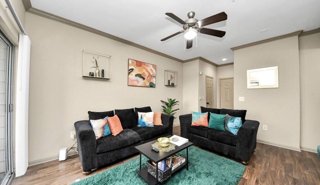 Mid-rise Haven in the Heart of Downtown And Midtown