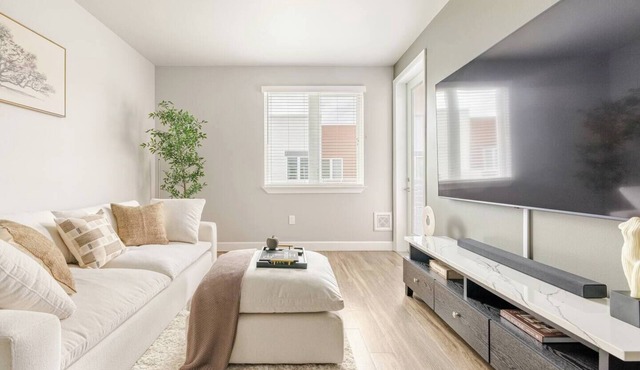 Mid-rise Modern Lux loft In The City