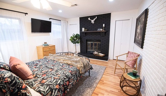 Mid term discounts Stylish 3bd Midtown home