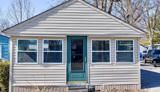 MID-TERM FULLY FURNISHED RENTAL AT INDIAN LAKE! Steps Away From Boat Marina