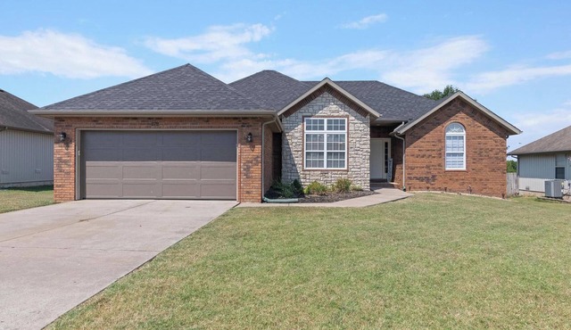 Mid-Term house in quiet Battlefield neighborhood close to Springfield