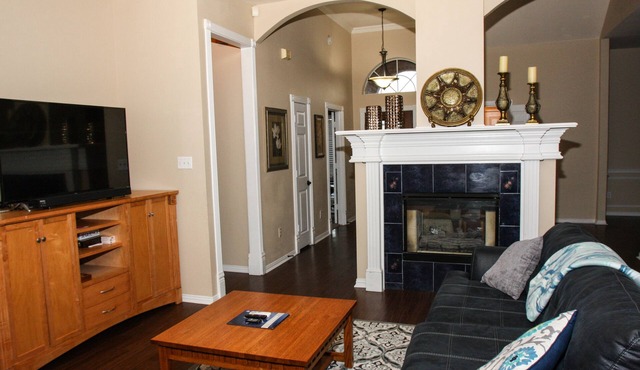 Mid-Term Rental: Spacious Home, Fully Furnished-Relo, Corp travel, Ins Stays