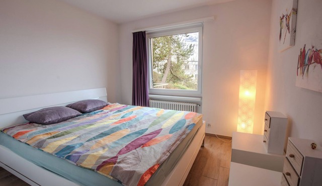 Mid-terrace house with three rooms, bathroom, guest toilet and kitchen for rent