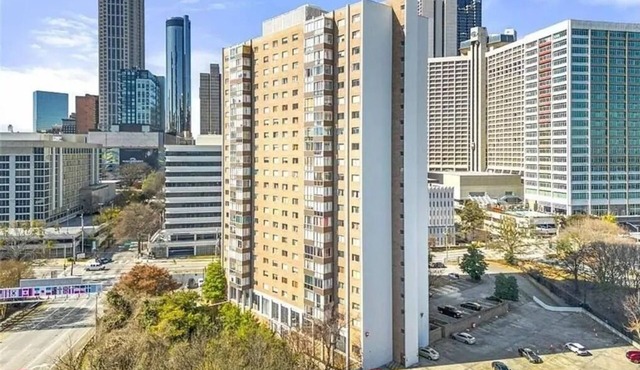 Mid town 2 beds Cozy apartment Near Merc Stadium