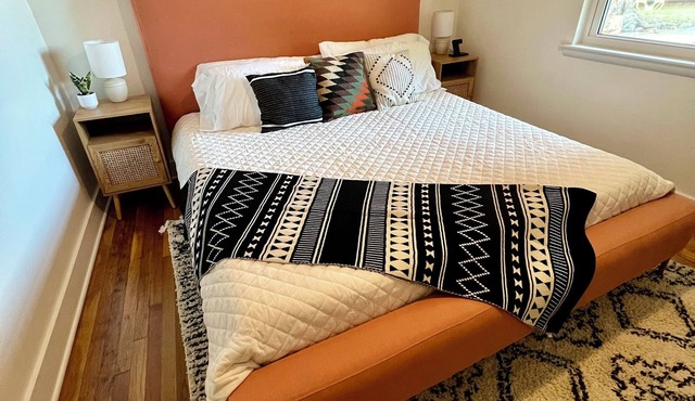 Mid-West Mod-1 mile to OU-Central Norman-Sleeps 16