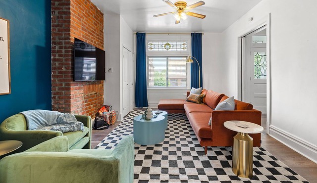 Midcentury 5BD - BBQ & Yard - Close to DT & Pitt