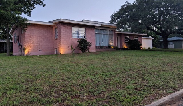 Midcentury modern beauty, completley remodeled, adjacent to historic district