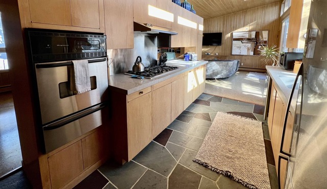 Midcentury Modern Delight - 3 Bedroom in Cedar Falls
