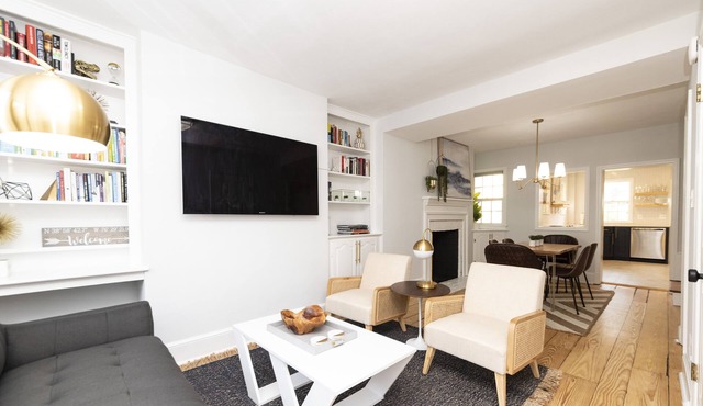 ★ Midcentury Modern Getaway ★ Prime Location ★