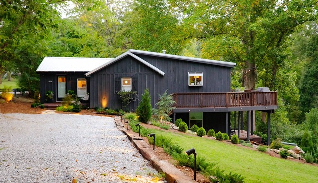 Midcentury Modern View Cabin Near Nashville