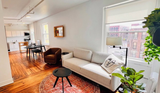 Midcentury Unit Downtown Des Moines near Wells Fargo