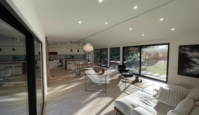Midcentury Modern Gem with panoramic mountain and ocean views