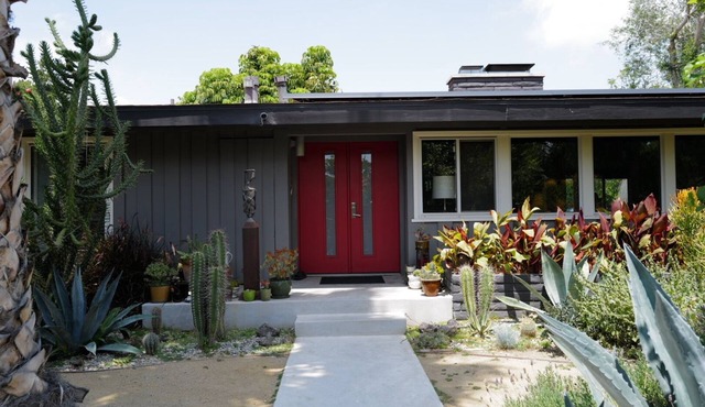 MIDCENTURY Valley Home