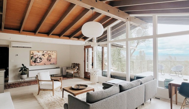 MidCentury with Mt Shasta Views