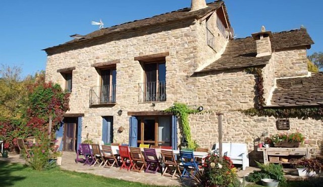 Middle Apartment, Casapirineos
