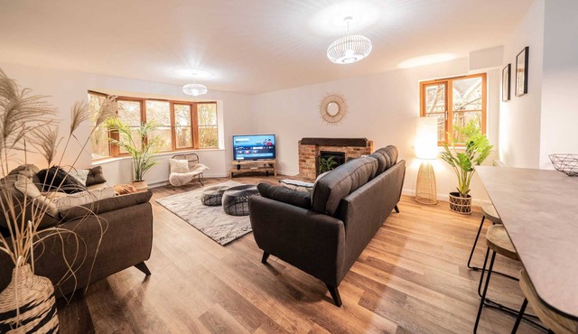 Middle Ashbrook - up to 6 bed - 3.5 bathrooms