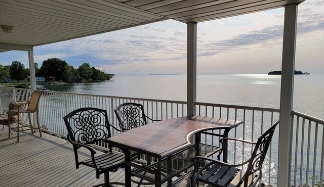 Middle Bass Island-Premium Lakefront Condo with Large Lakefront Covered Patio