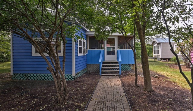 Middle Bass Island Home - Pool & Hot Tub Access!