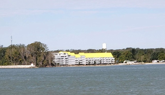 Middle Bass Island Condo with LAKE ERIE VIEWS 2 bed/2 bath