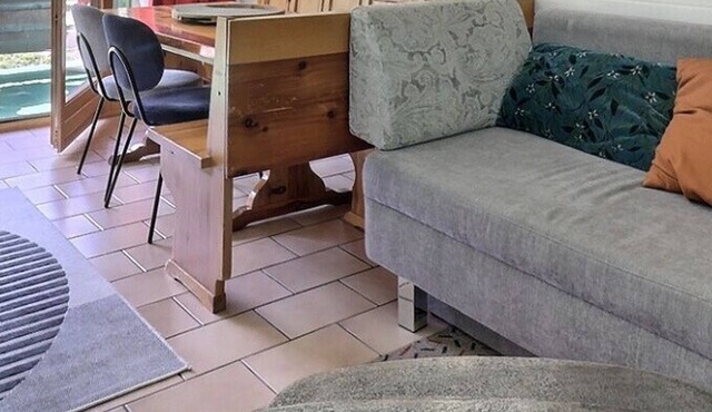 Middle class flat for 4 people, small living room with fireplace, kitchen area with dishwasher, 1 sm
