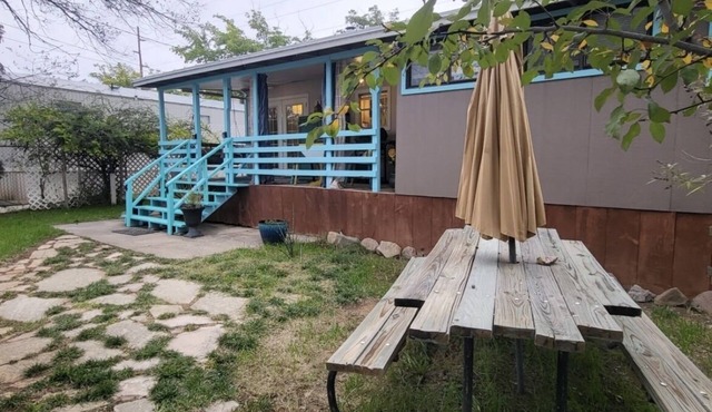 Middle of town lodge style cottage