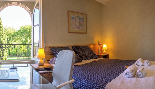 Middle room with shared bathroom
