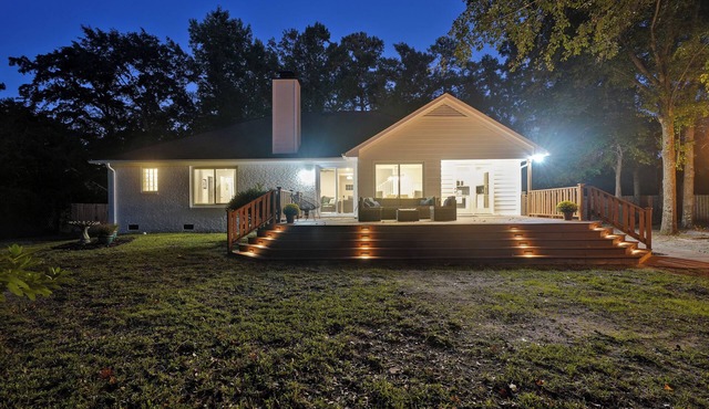 Middle Sound Hideaway- Dog Friendly, 5 Miles to Beach, 4Bd/2bBa